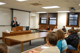 Justice Sandstrom visits with students in the Law Clinic Class.