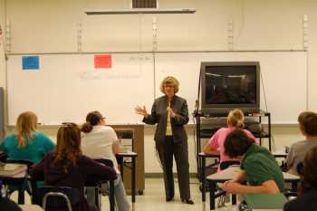  Justice Carol Kapsner and a high school class have a discussion.