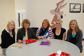 Justice Kapsner enjoys some conversation and lunch with Brianna Fretland, Crissy Castro, Rebecca Roth, and Paige Lambert.