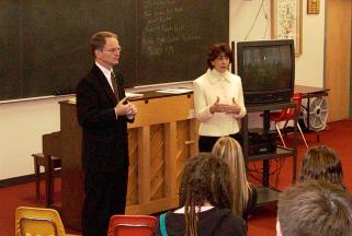 Justice Dale Sandstrom and Justice Mary Maring hold a discussion with Beulah students