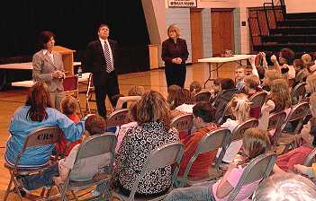 Justice Maring, Justice Crothers and Justice Kapsner talk with elementary students