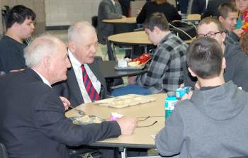 Chief Justice VandeWalle joined instructor Dan  Wakefield and students for lunch.