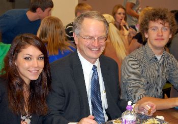 Justice Sandstrom dines with exchange students from Italy and Norway.