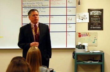 Justice Dan Crothers talks with a class of Fargo South students.