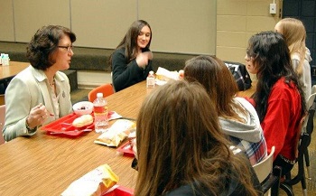 Justice McEvers dines and talks with a group of Lisbon students after the arguments.