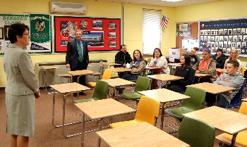 Justice McEvers and Justice Crothers visited with students before the arguments.