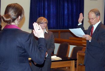 Justice Sandstrom gives the oath to a new Phi Alpha Delta member.