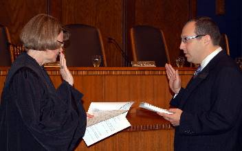 Justice Kapsner swears in attorney Jeffrey Gold to the North Dakota bar