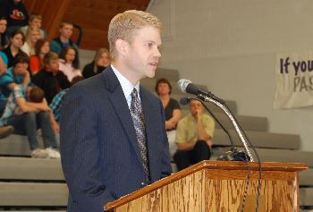 Attorney Andrew Forward argues for the appellees.