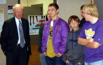 Chief Justice Gerald VandeWalle visits with students before lunch.