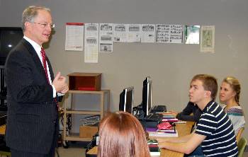 Justice Dale Sandstrom discusses court technology with West Fargo students