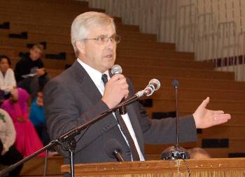 Attorney Mark Blumer presents arguments on behalf of the appellants.